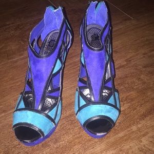 Geometric print Gianni Bini wedges!